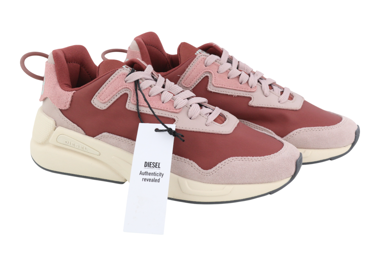 DIESEL S-Serendipity LC moteriški sportbačiai, EU37, violetiniai, žemi, suvarstomi, rekomenduojama kaina – 150 € 