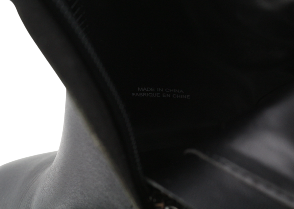 DIESEL Jaynet MAB moteriški aulinukai, juodi, odiniai, 38 dydžio, su užtrauktuku ir migdolų nosele. Rekomenduojama kaina – 290 €. 