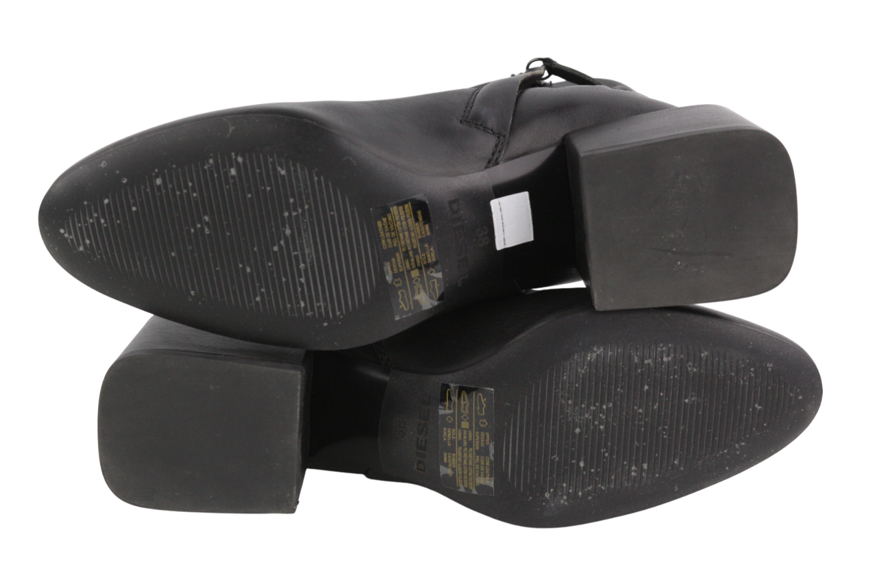 DIESEL Jaynet MAB moteriški aulinukai, juodi, odiniai, 38 dydžio, su užtrauktuku ir migdolų nosele. Rekomenduojama kaina – 290 €. 