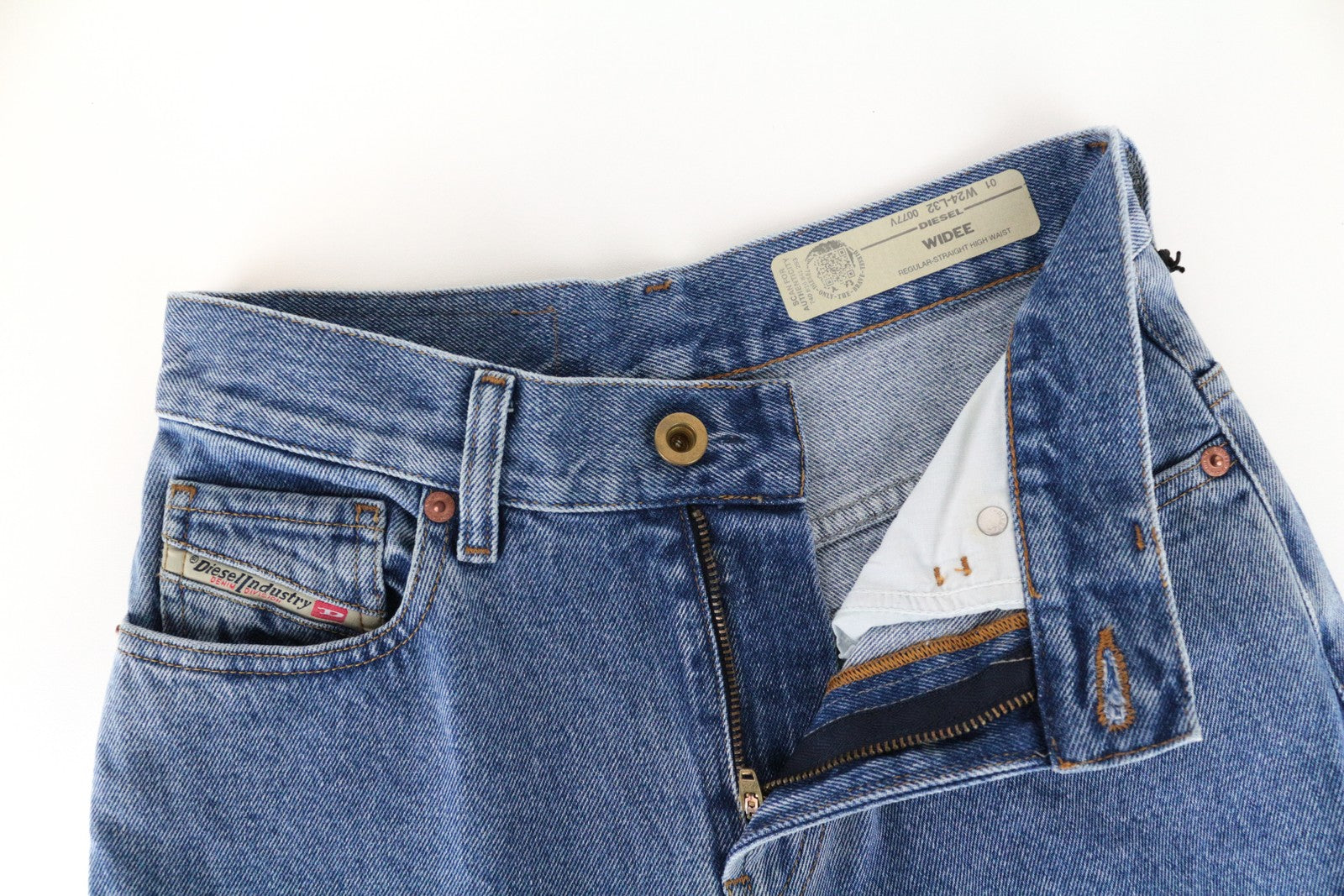 DIESEL Widee 0077V moteriški džinsai W24/L32 tiesaus kirpimo, skalbtos medvilnės, mėlyni mergaitėms 