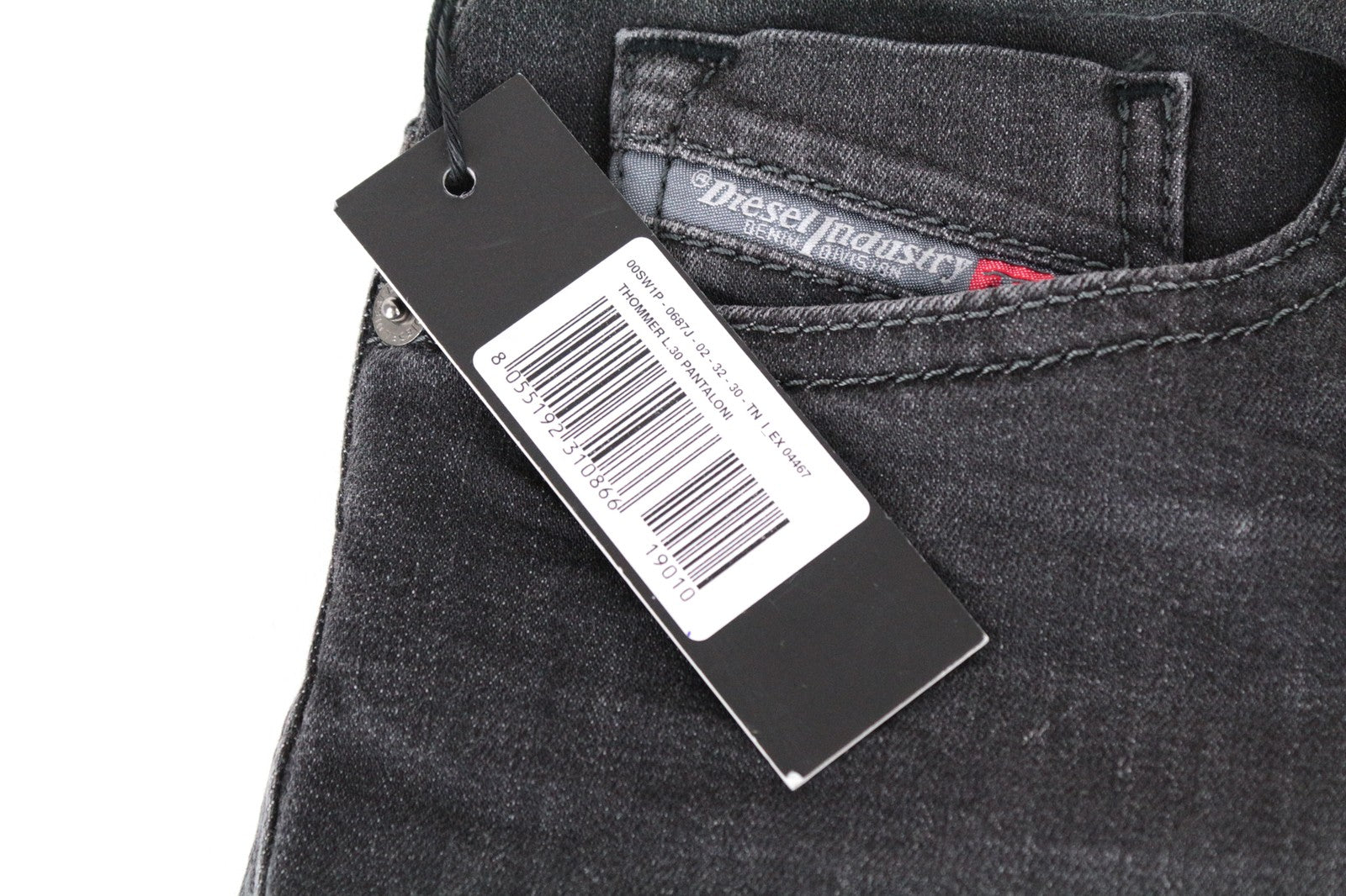 DIESEL Thommer 0687J vyriški W32/L30 ploni, juodi, išblukusio kirpimo džinsiniai kelnės 
