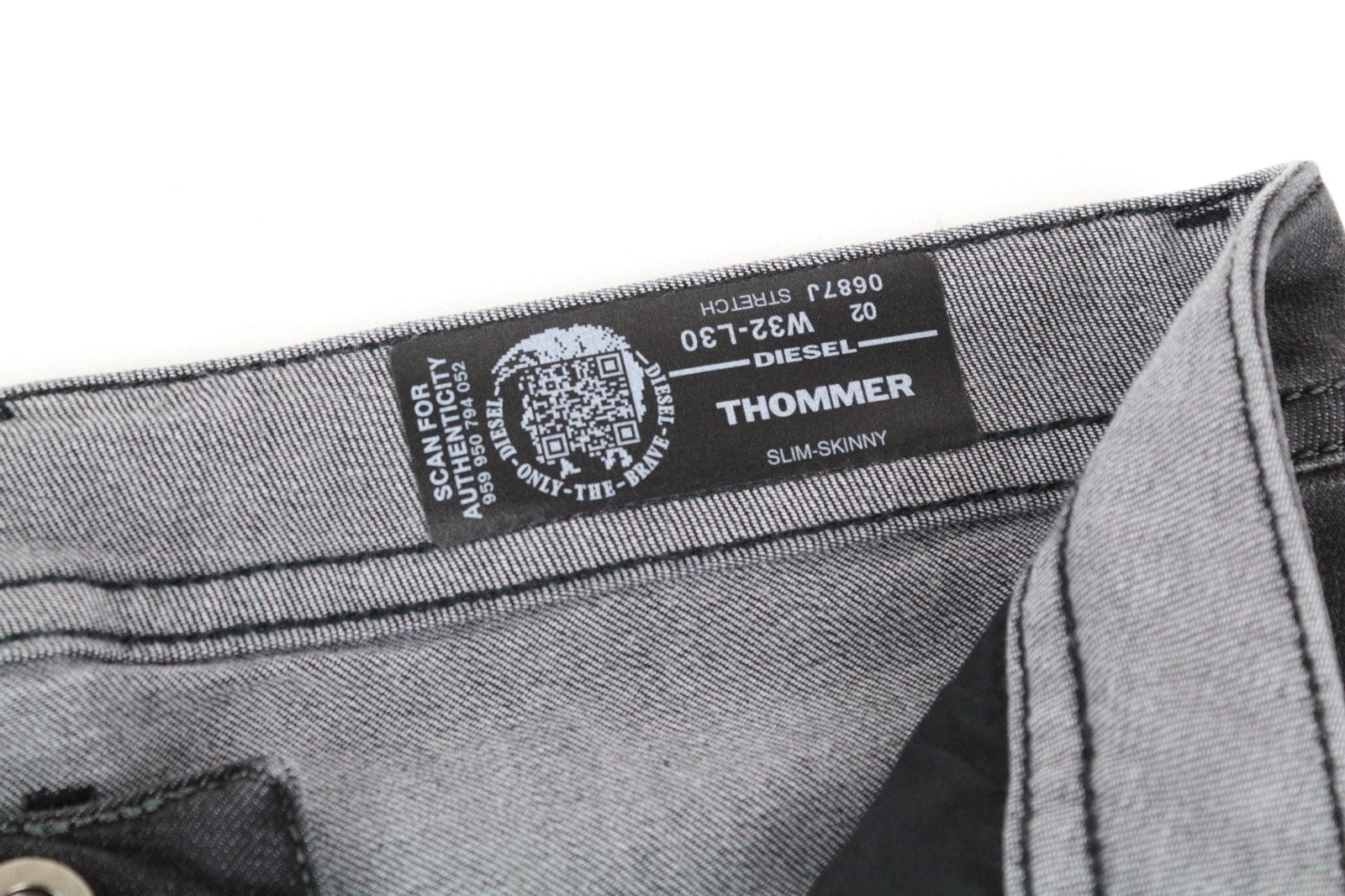 DIESEL Thommer 0687J vyriški W32/L30 ploni, juodi, išblukusio kirpimo džinsiniai kelnės 