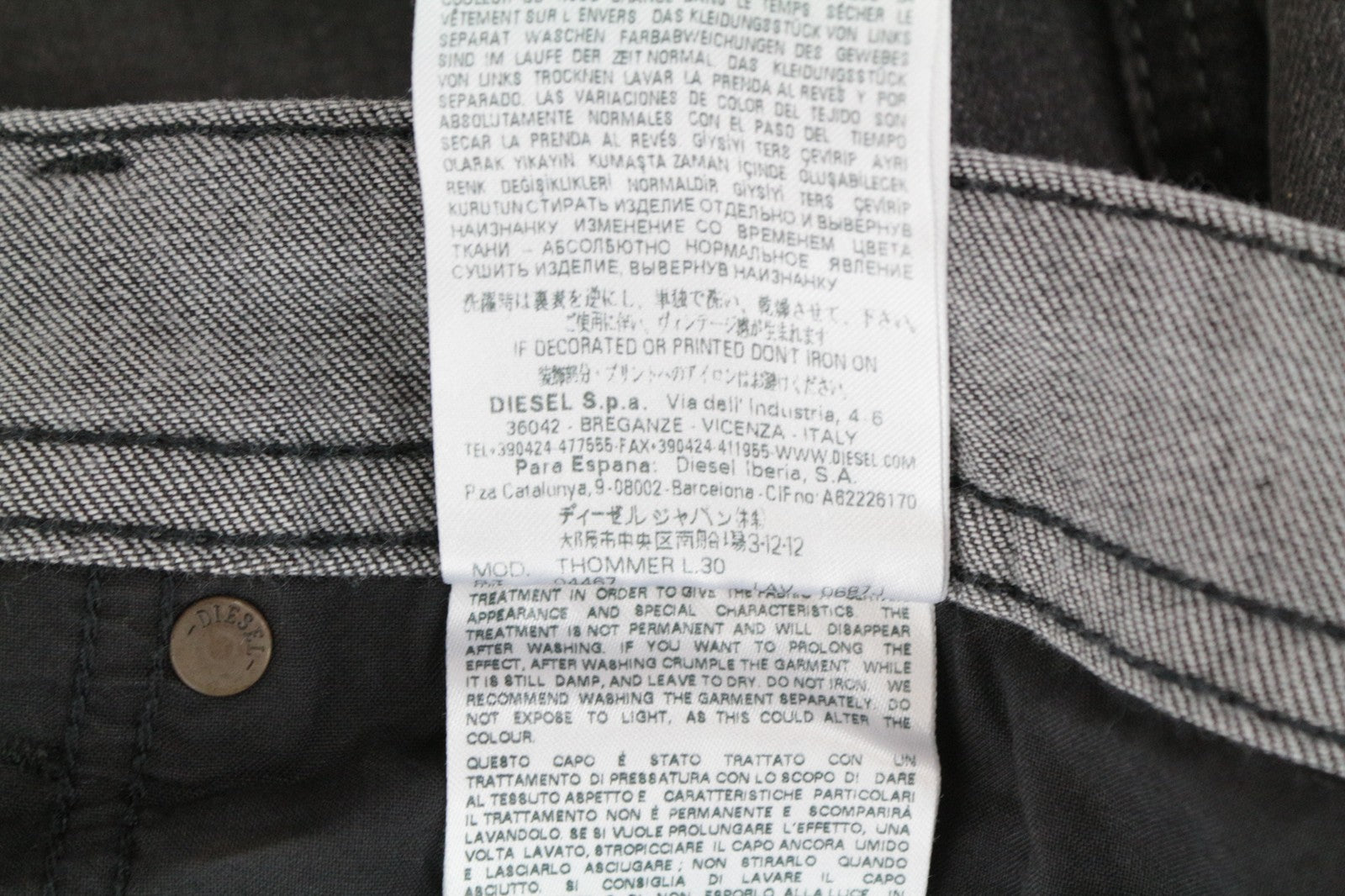 DIESEL Thommer 0687J vyriški W32/L30 ploni, juodi, išblukusio kirpimo džinsiniai kelnės 