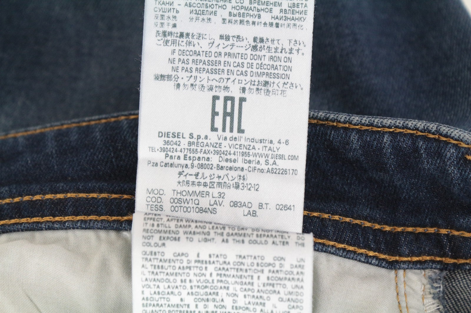 DIESEL Thommer 083AD vyriški W26/L32 mėlyni, aptempti, išblukinto kirpimo džinsai 