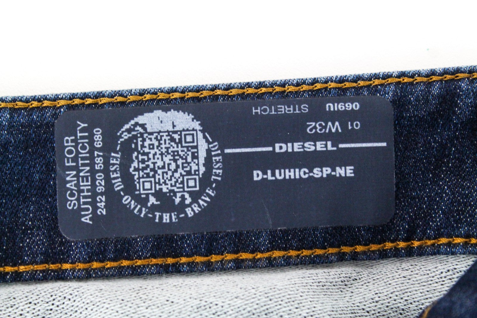 DIESEL D-Luhic-SP-NE 069IU vyriški W32 siaurėjantys sportiniai džinsai su kontrastingomis detalėmis 