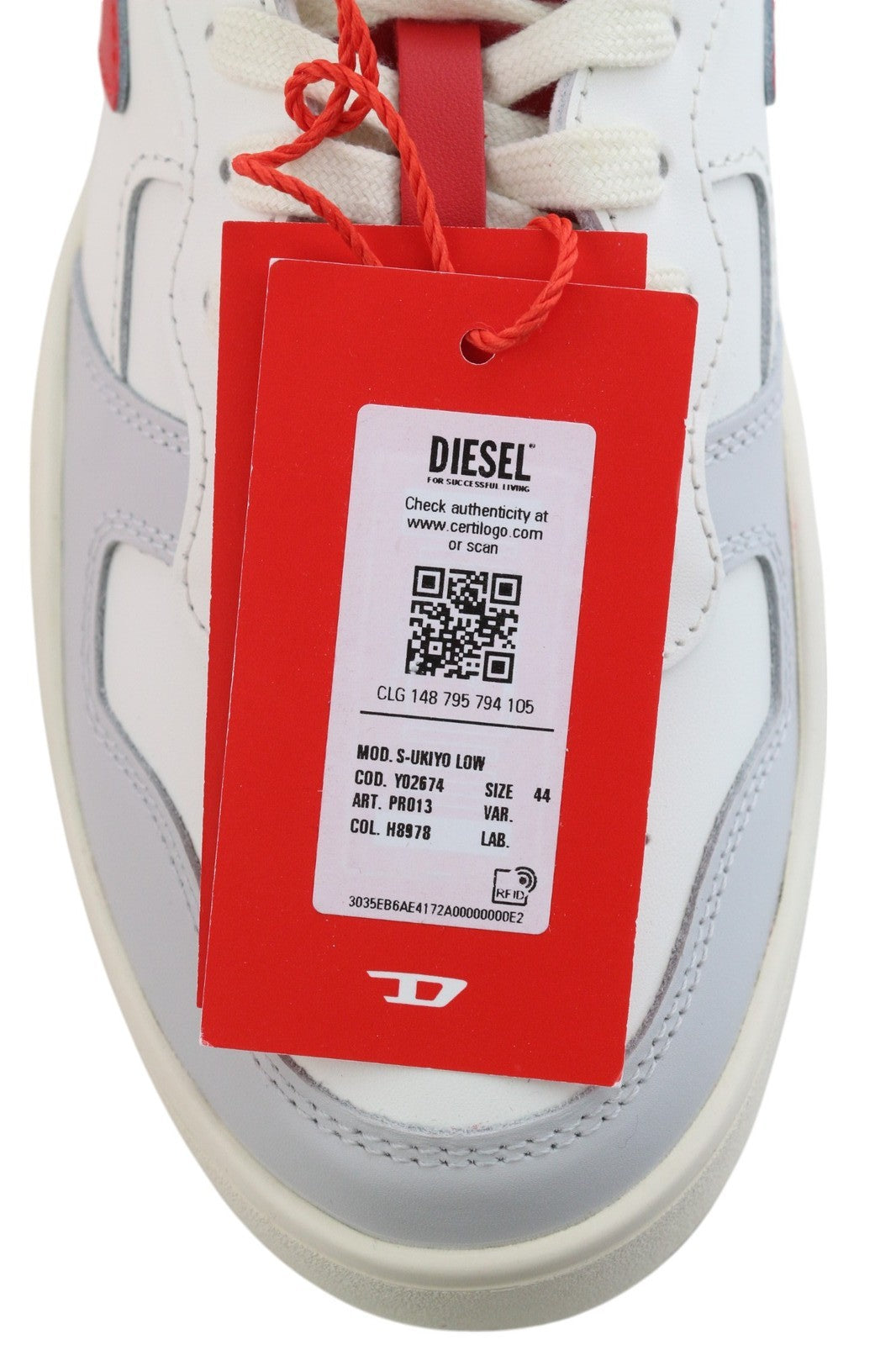 DIESEL S-Ukiyo žemakulniai vyriški sportbačiai, 44 dydžio, šviesios karvės odos, suvarstomi, rekomenduojama kaina – 195 € 