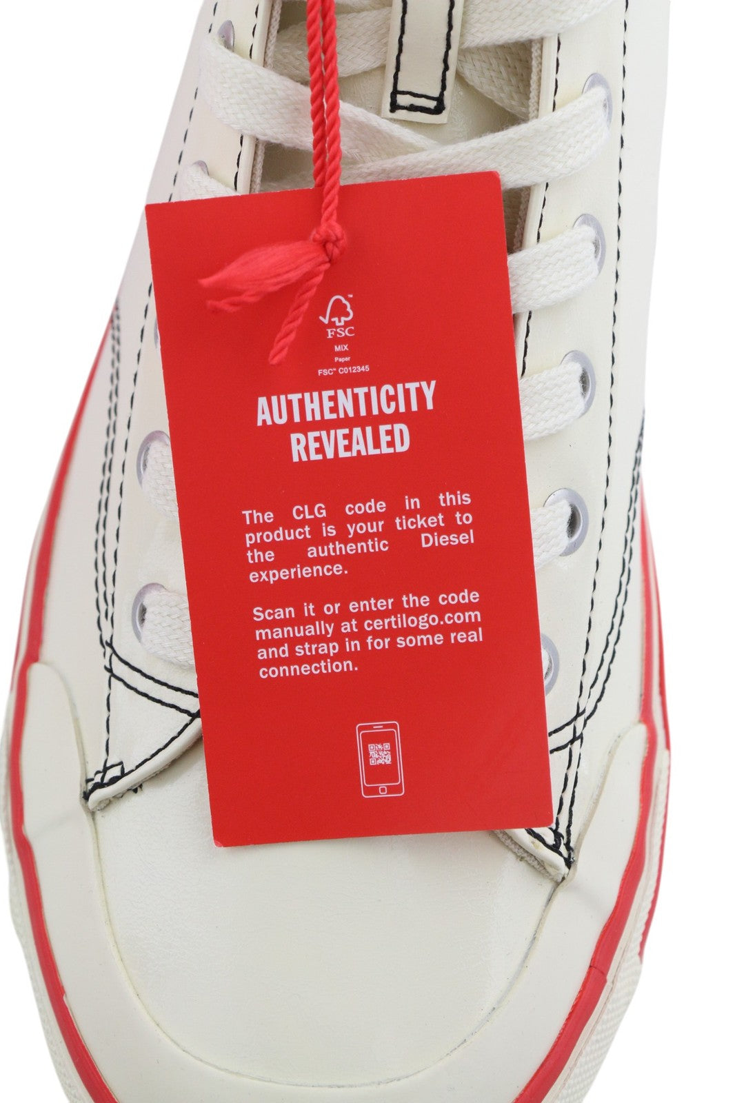 DIESEL S-Athos Mid vyriški sportbačiai, 45 €, balti, dengti, rekomenduojama kaina – 175 €, migdolų nosys. 