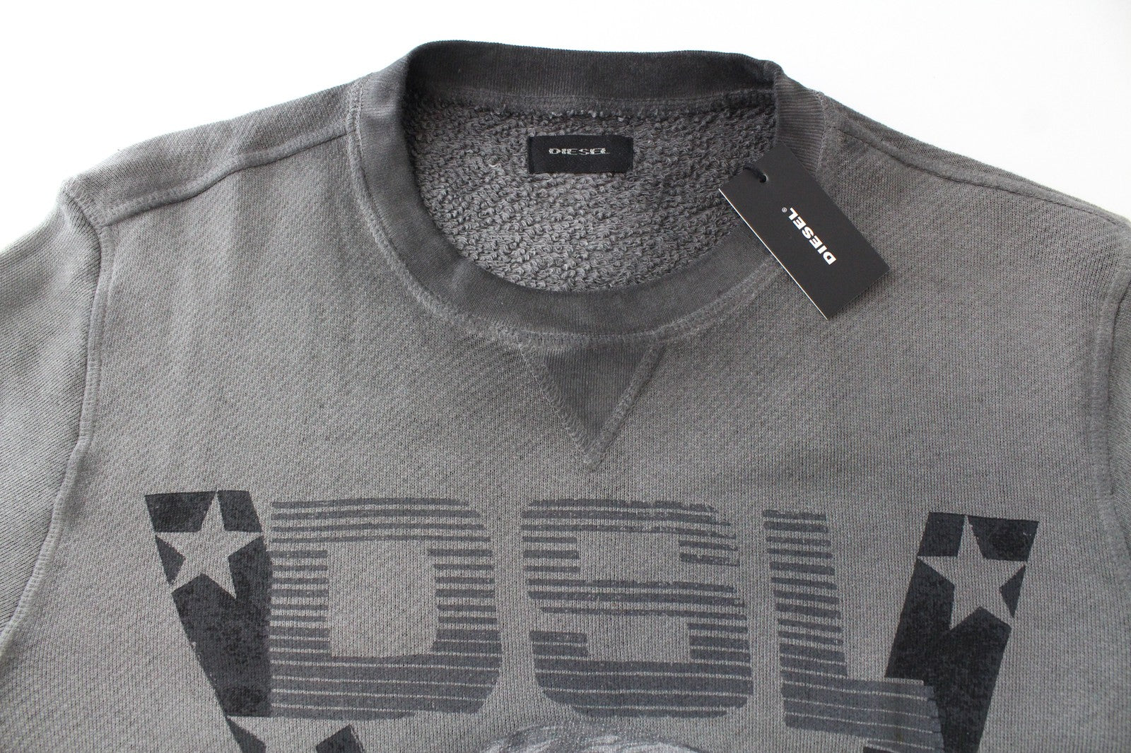 DIESEL A-Joe-AD vyriškas M dydžio megztinis su logotipu ir pilku megztiniu laisvalaikio stiliaus. 