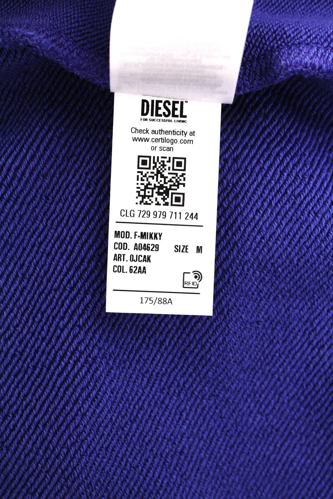 DIESEL F-Mikky Felpa moteriškas džemperis su gobtuvu, mėlynas, asimetrinis, su kišene. Rekomenduojama kaina – 195 €. 