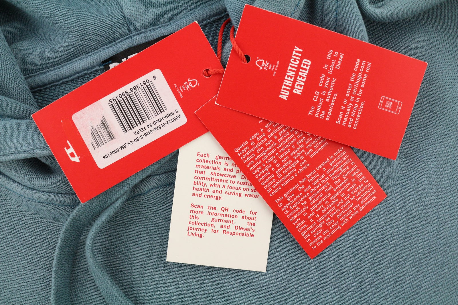 DIESEL S-Ginn-Hood vyriškas džemperis su gobtuvu S, mėlynas, su gobtuvu ir kengūros dirželiais, rekomenduojama kaina – 175 € 