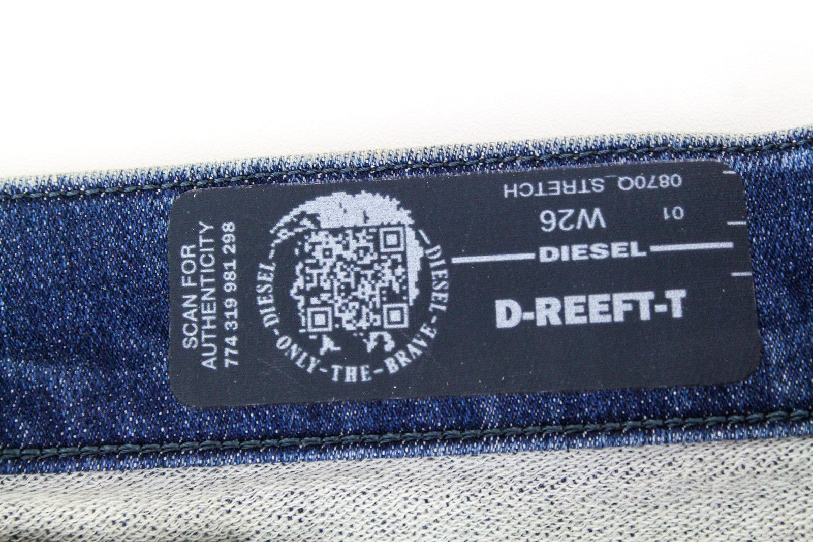 DIESEL D-Reeft-T 0870O vyriški W26 džinsai su aptemptais Jogg Skinny Sweat Boys džinsais 