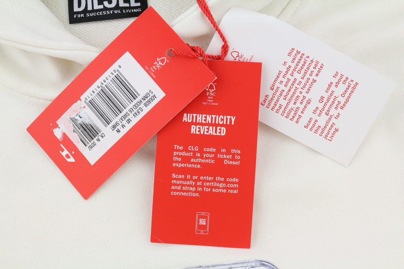 DIESEL S-Ginn-Hood vyriškas džemperis su gobtuvu M, smėlio spalvos, su kengūros dirželiais, rekomenduojama kaina – 175 € 