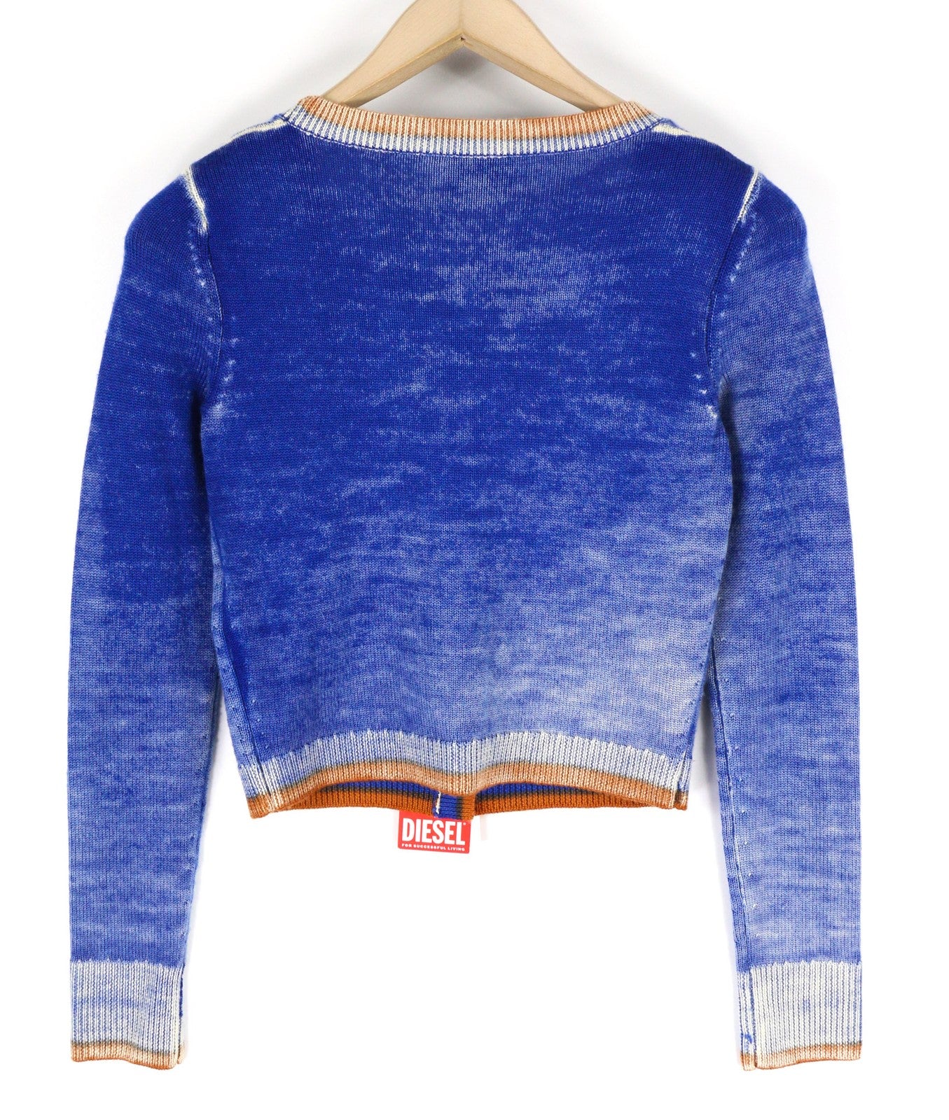 DIESEL M-Arika moteriškas megztinis S dydžio, skalbtos mėlynos spalvos, vilnonis megztinis su sagomis, V formos iškirpte, rekomenduojama kaina – 299 € 