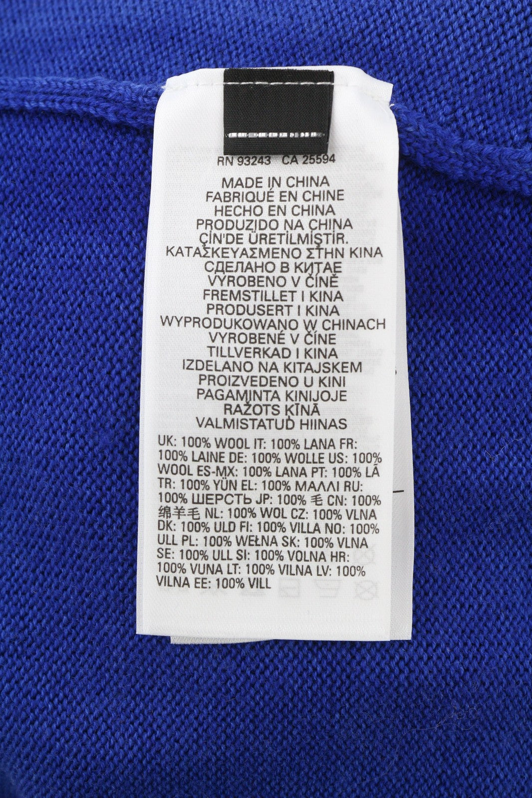 DIESEL M-Arika moteriškas megztinis S dydžio, skalbtos mėlynos spalvos, vilnonis megztinis su sagomis, V formos iškirpte, rekomenduojama kaina – 299 € 