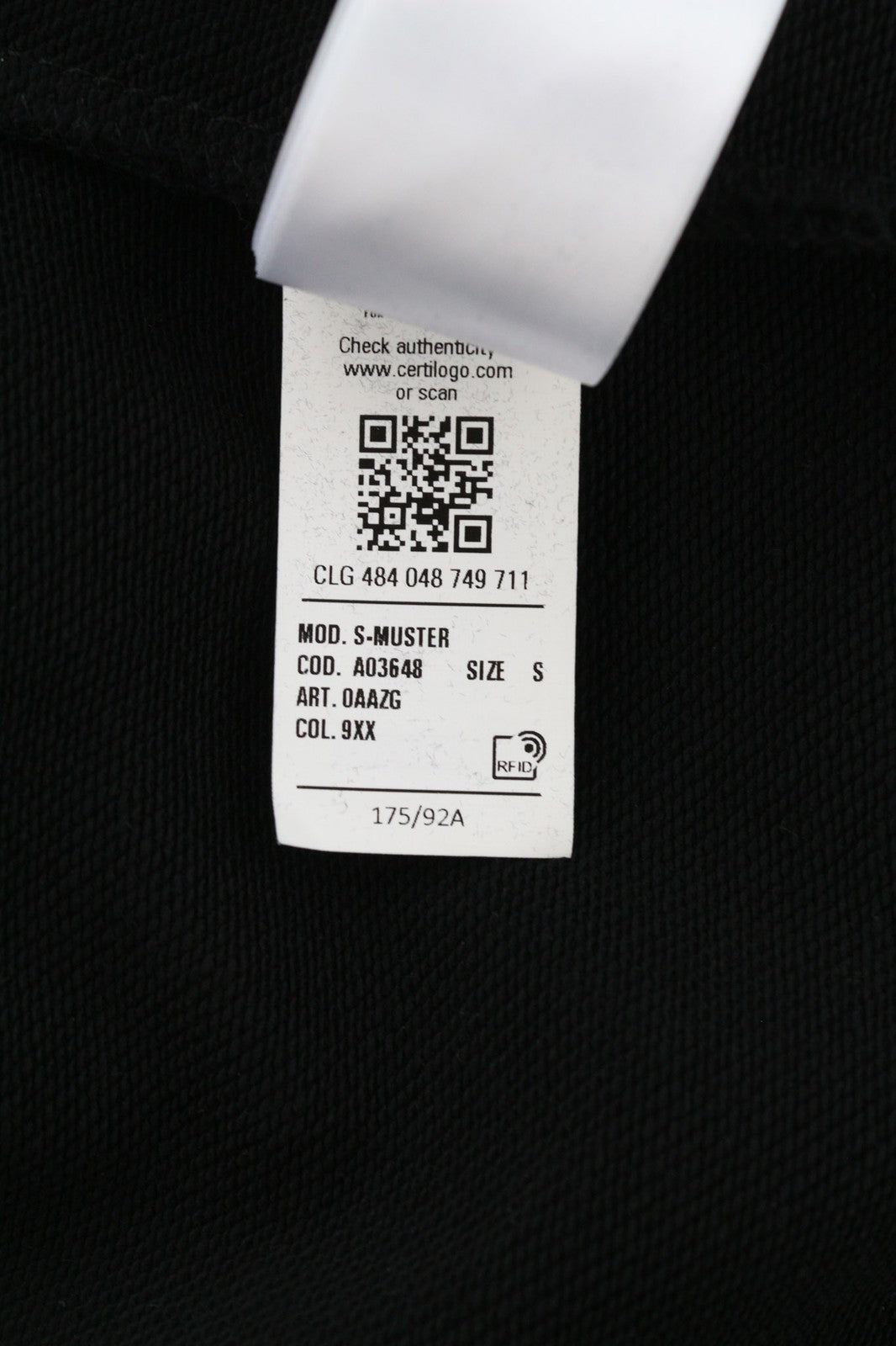 Rekomenduojama mažmeninė kaina – 150 € DIESEL S-Muster vyriškas džemperis su gobtuvu S dydžio, juodas, kengūros priekyje. 