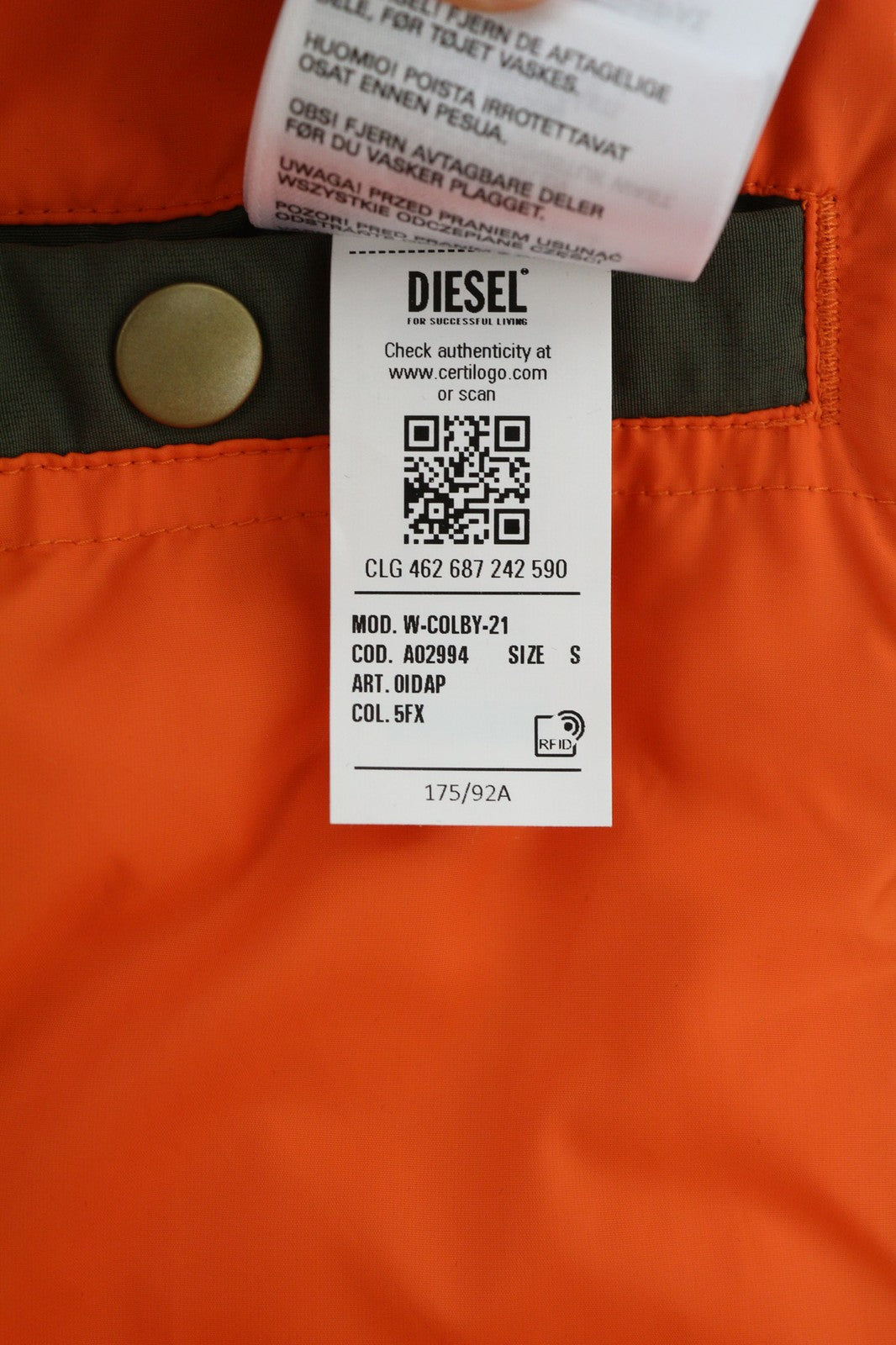 DIESEL W-Colby vyriška striukė S chaki spalvos parka su pašiltinimu ir gobtuvu, su kišenėmis, rekomenduojama mažmeninė kaina – 395 € 