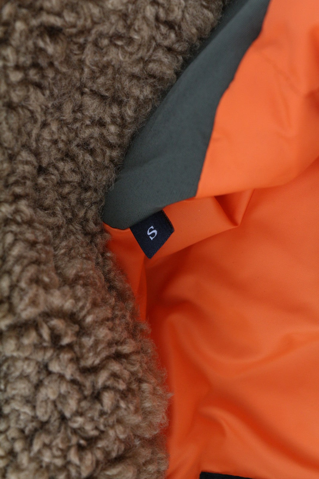 DIESEL W-Colby vyriška striukė S chaki spalvos parka su pašiltinimu ir gobtuvu, su kišenėmis, rekomenduojama mažmeninė kaina – 395 € 