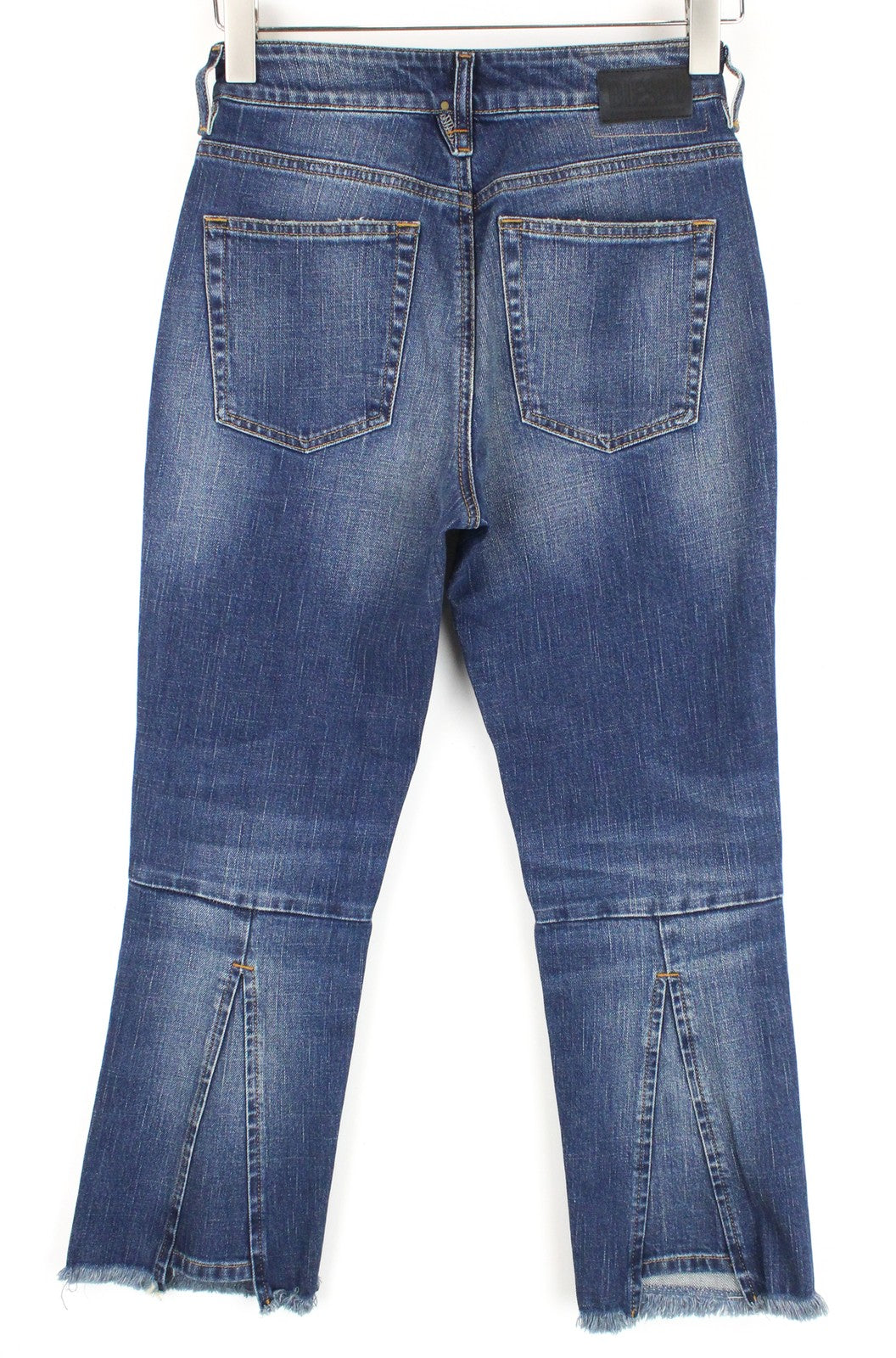 DIESEL D-Earlie 089AR W25/L30 moteriški džinsai su apnašomis, aukštu liemeniu ir užtrauktuku. 