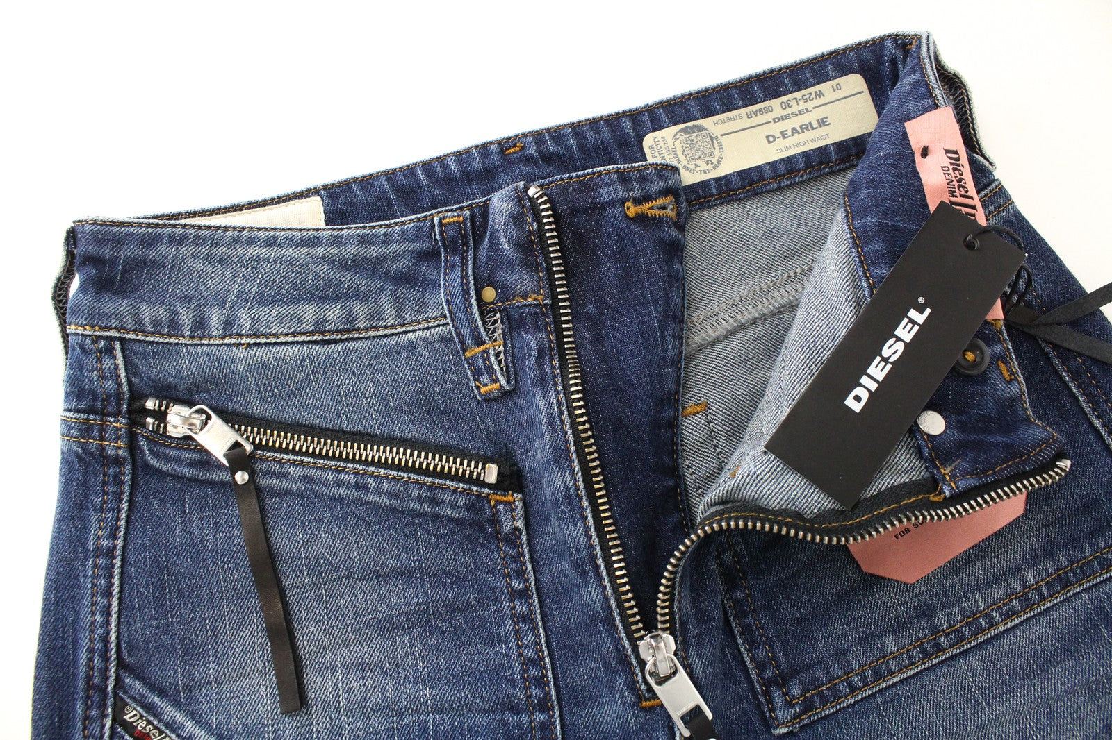 DIESEL D-Earlie 089AR W25/L30 moteriški džinsai su apnašomis, aukštu liemeniu ir užtrauktuku. 