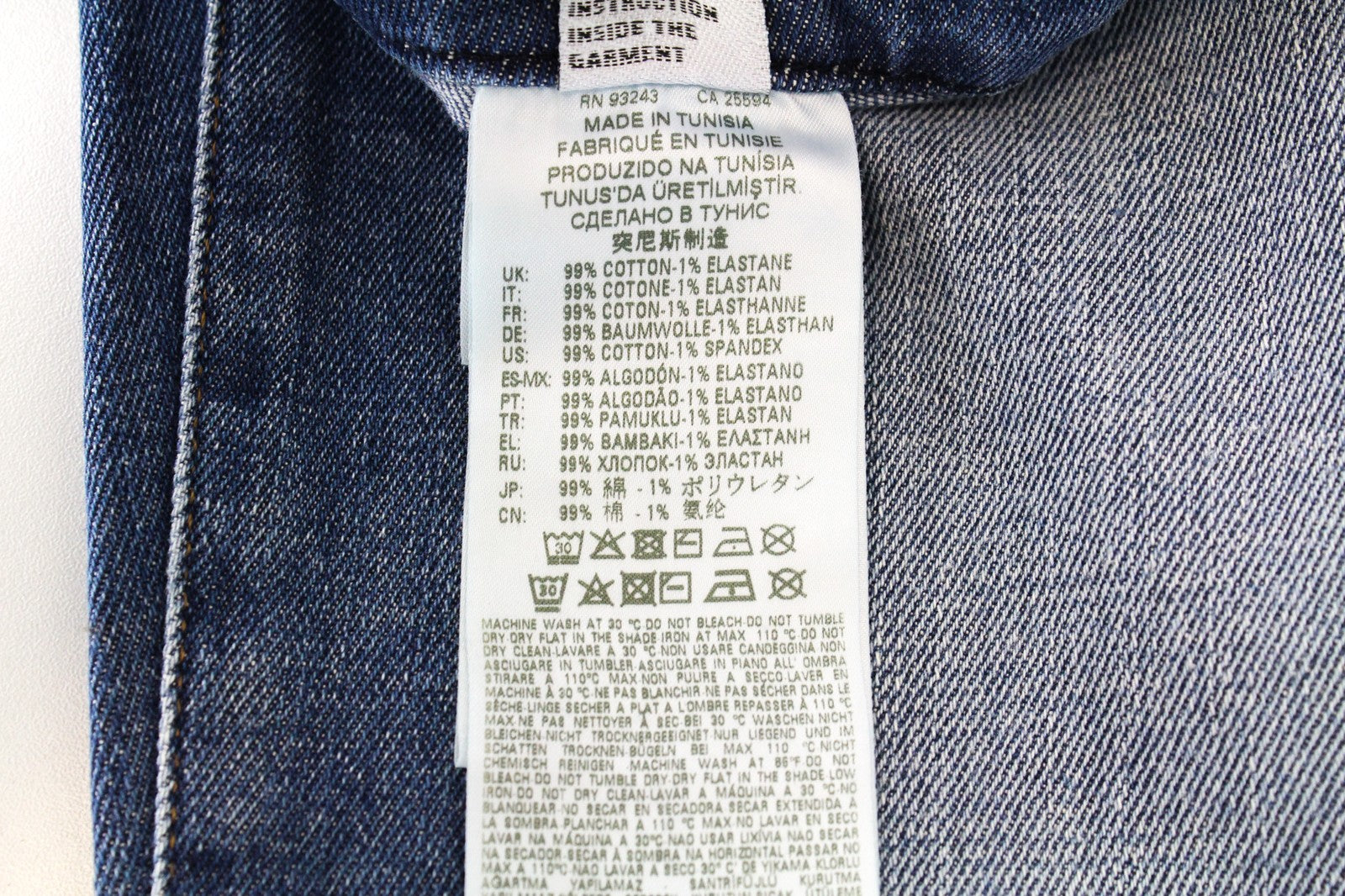 DIESEL D-Earlie 009HG W26/L32 moteriški džinsai su platėjančiomis iškirptėmis, aukštu liemeniu, išblukinti. 