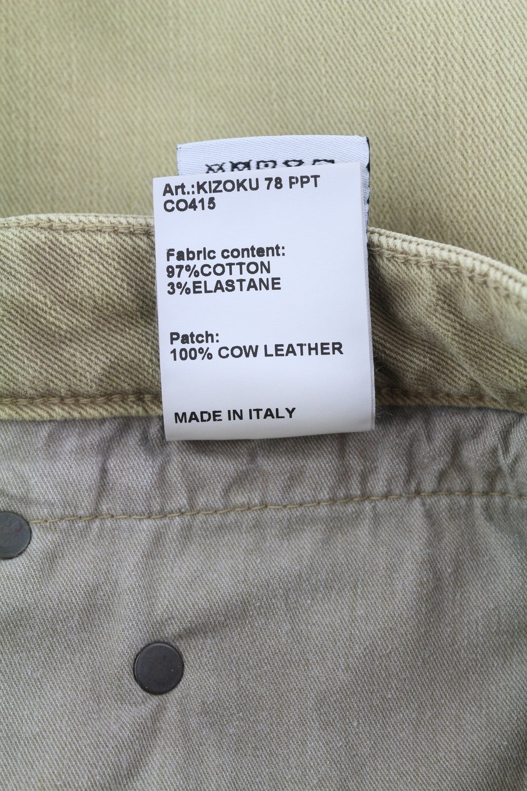 R13 berniukiški tiesūs moteriški džinsai, 29 m. skalbti chaki spalvos, tamprūs iki kulkšnių, rekomenduojama kaina – 645 € 