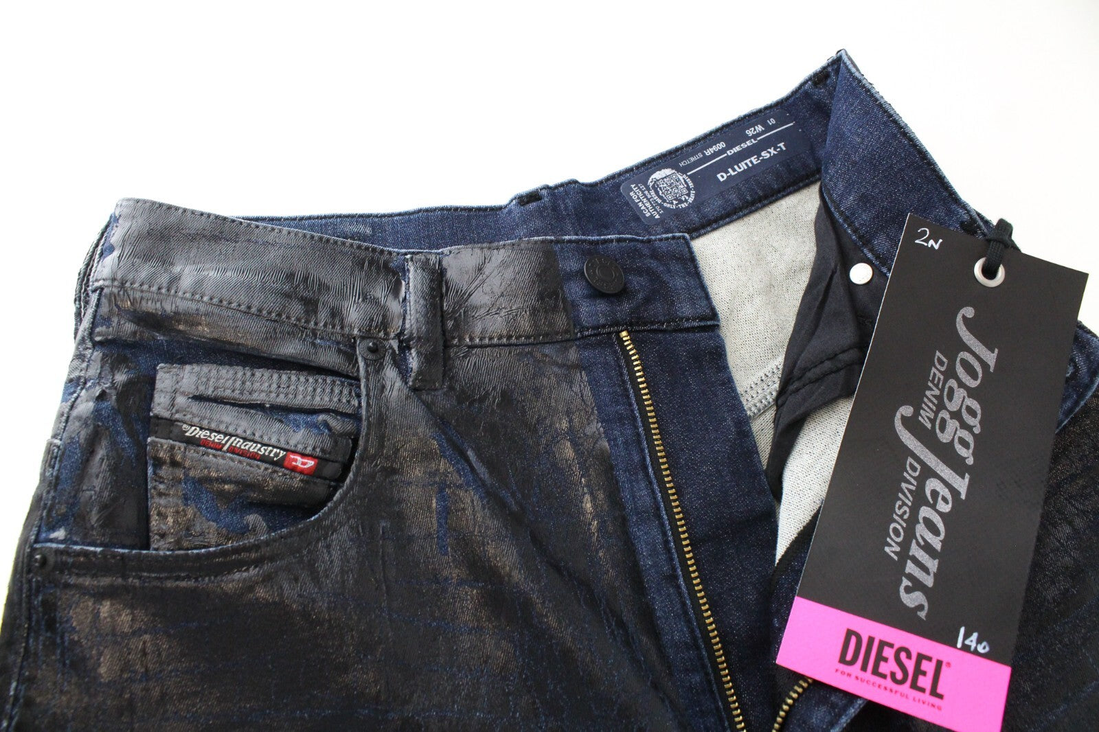 DIESEL D-Luite-SX-T 0094R W26 moteriški džinsai su platėjančiomis kelnėmis, dengti gyvūnų raštu 