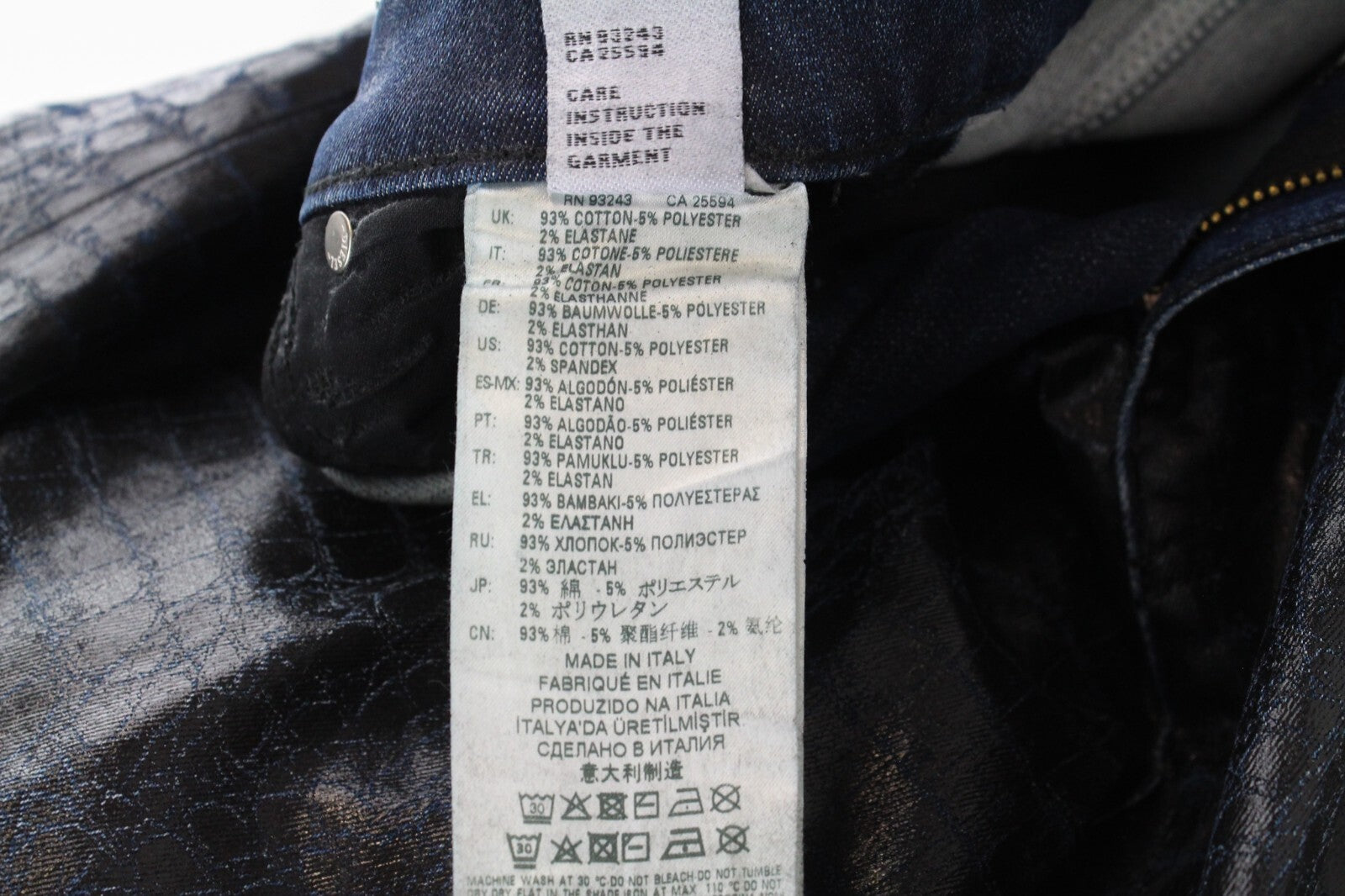 DIESEL D-Luite-SX-T 0094R W26 moteriški džinsai su platėjančiomis kelnėmis, dengti gyvūnų raštu 