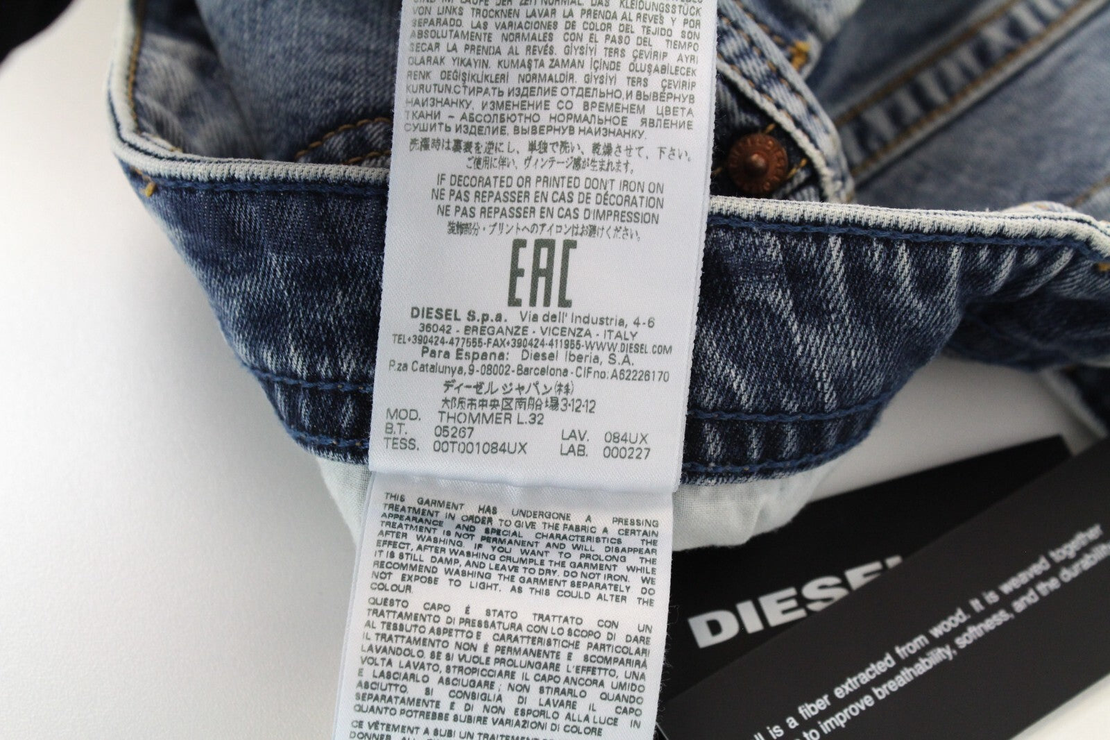 DIESEL Thommer 084UX W27/L32 vyriški džinsai su akmeniu plauti, aptempti, dėmėti, su užtrauktuku 