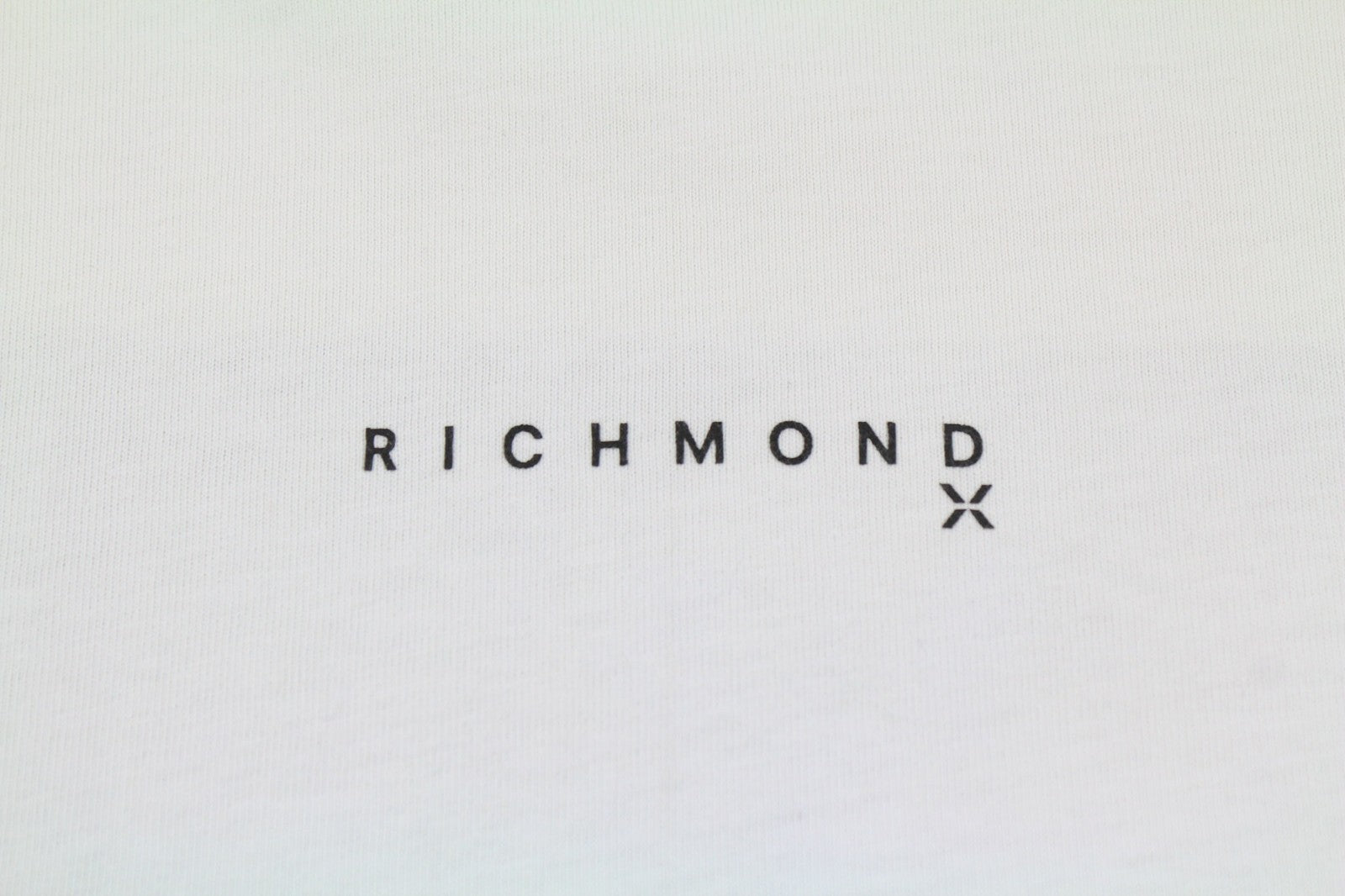 JOHN RICHMOND vyriški marškinėliai M balti laisvi dideli apvalūs marškinėliai trumpomis rankovėmis 