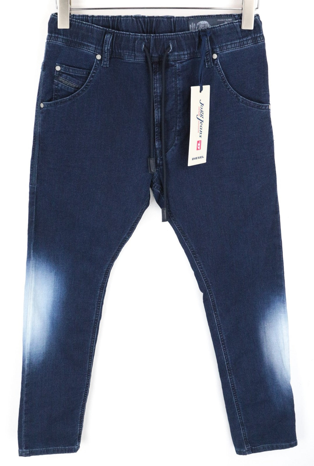 DIESEL Krooley-NE 0687D W28 vyriški džinsai su sportiniu snapeliu, siaurėjančios, kontrastingos mėlynos spalvos. 