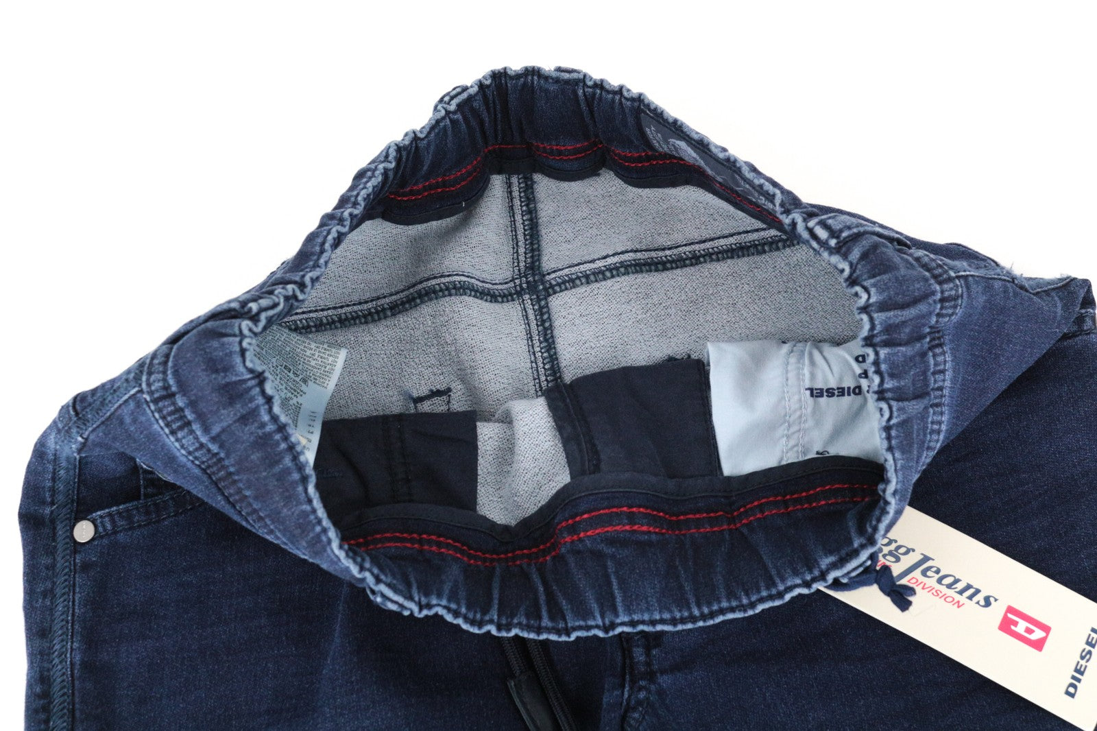 DIESEL Krooley-NE 0687D W28 vyriški džinsai su sportiniu snapeliu, siaurėjančios, kontrastingos mėlynos spalvos. 