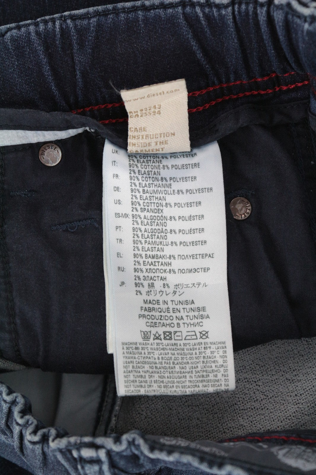 DIESEL Krooley-NE 0687D W28 vyriški džinsai su sportiniu snapeliu, siaurėjančios, kontrastingos mėlynos spalvos. 