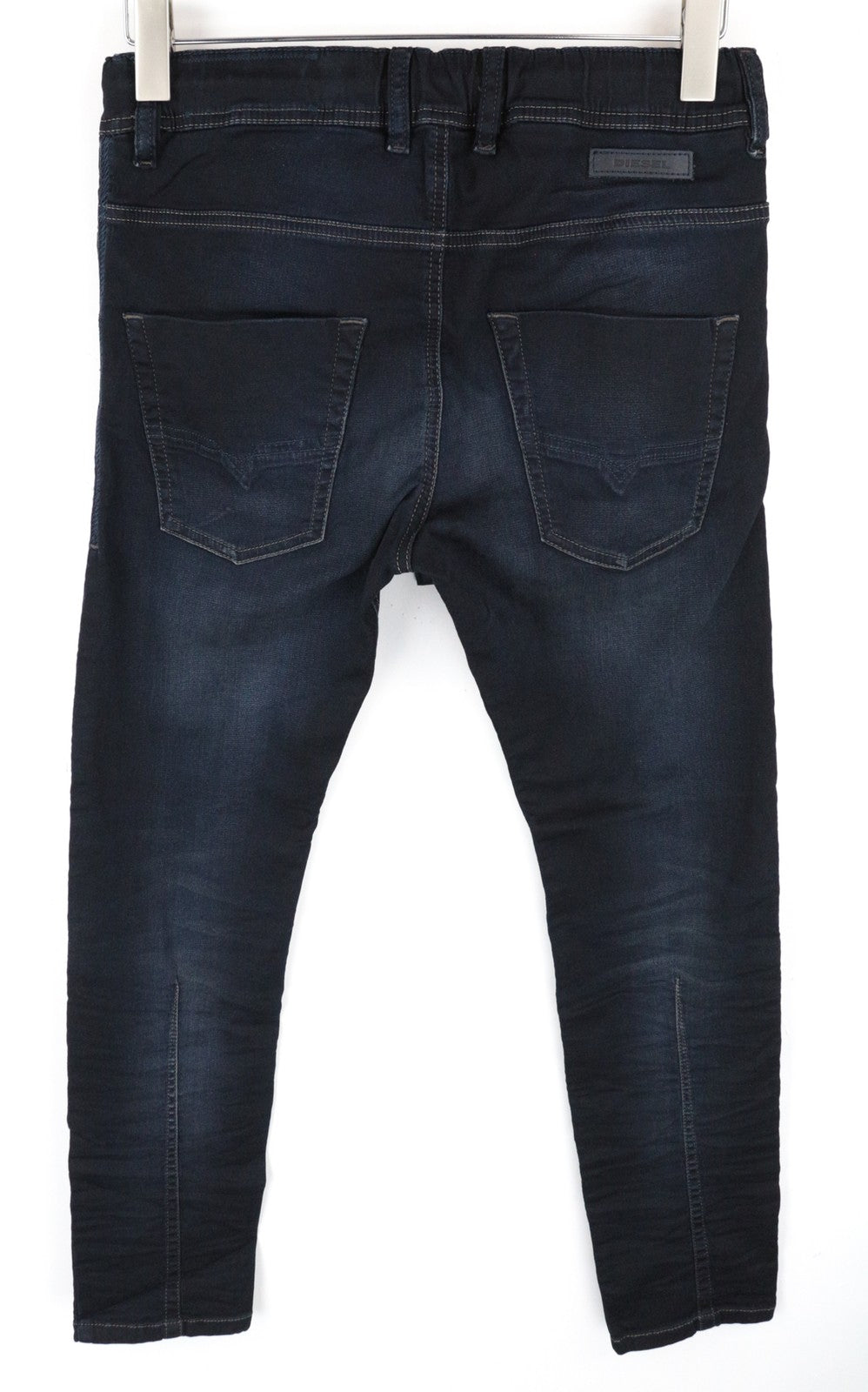 DIESEL Krooley-Ne 0686F W26 vyriški džinsai sportui, tamsūs, berniukiški, siaurėjantys. 