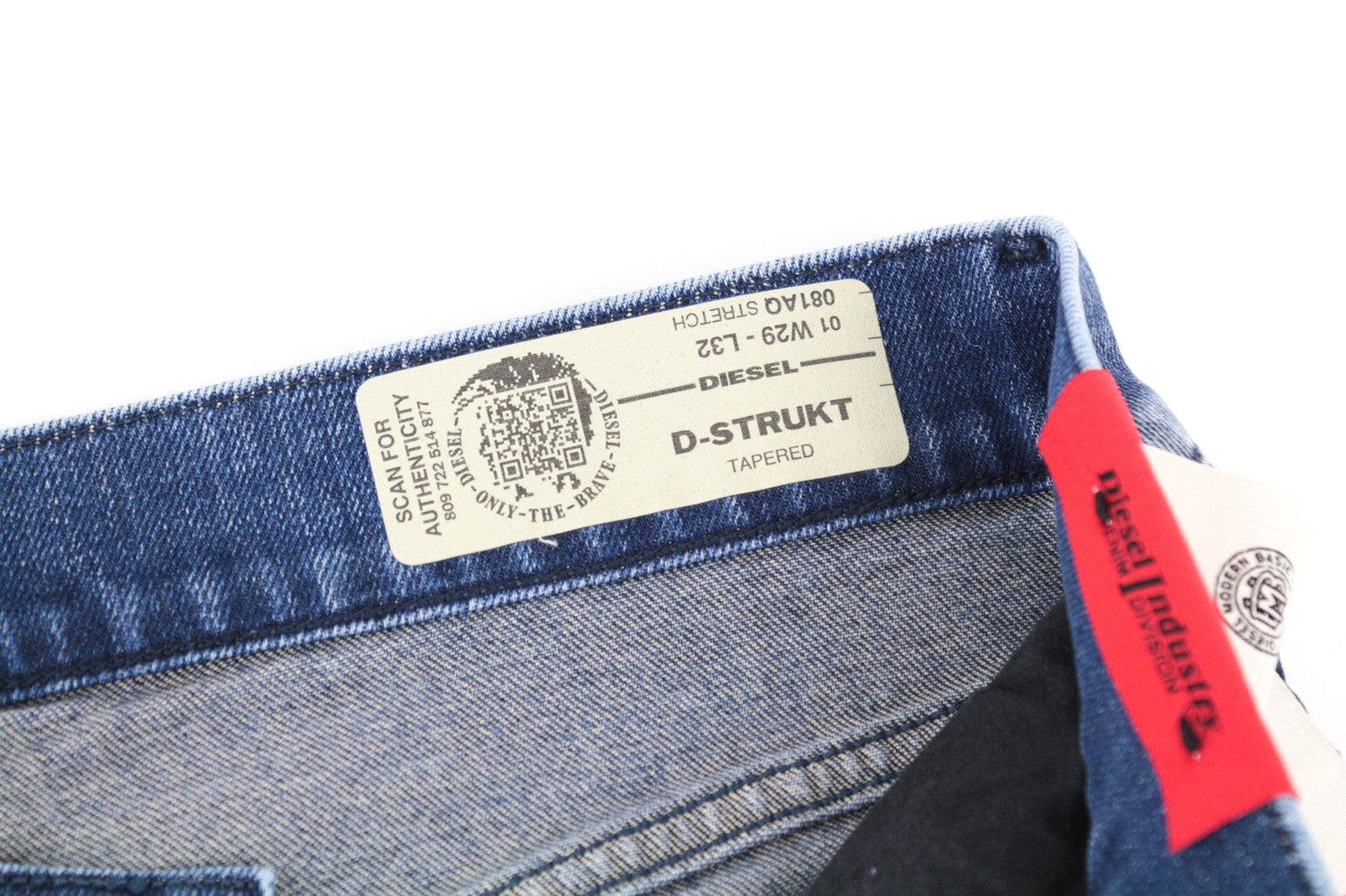 DIESEL D-Strukt 081AQ W29/L32 vyriški džinsai su siaurėjančia tekstūra, plėšytais užtrauktuku 