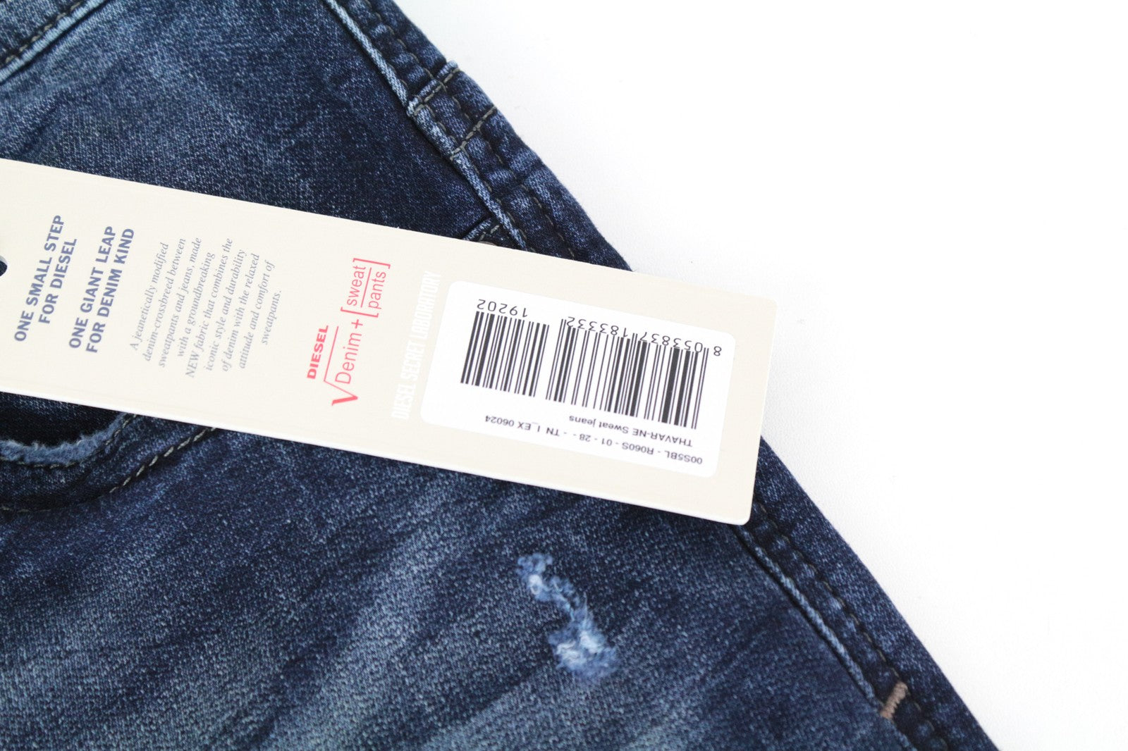 DIESEL Thavar-NE R060S W28 vyriški siaurėjantys džinsai su sendinto audinio efektu, mėlyni