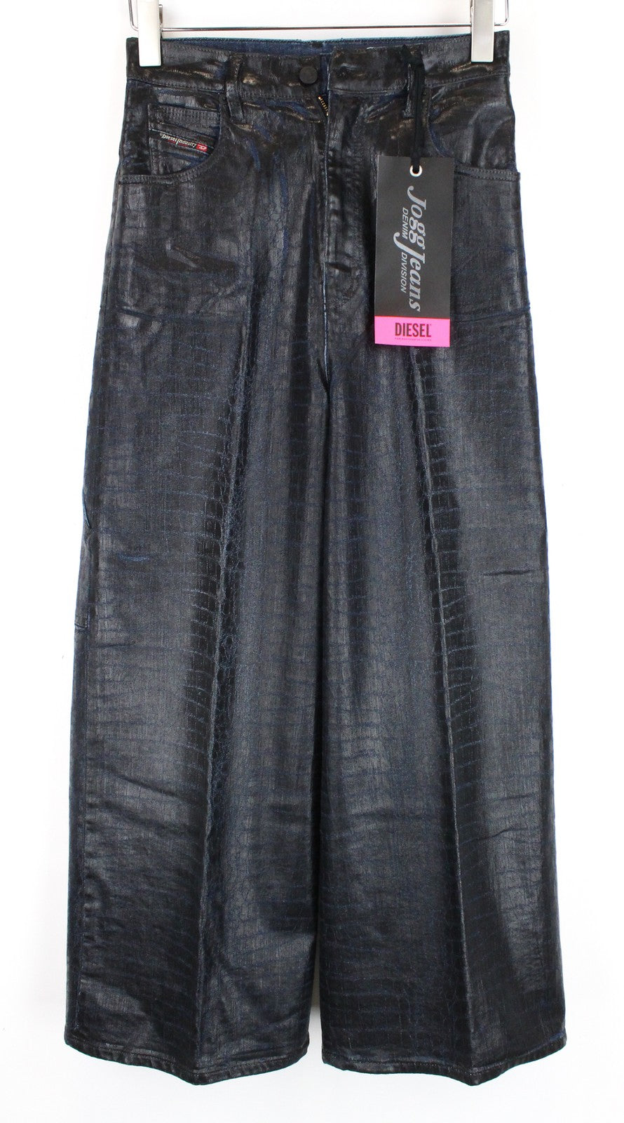 DIESEL D-Luite-SX-T 0094R W25 moteriški džinsai su dengtu gyvūnų raštu ir platėjančiomis kelnėmis. 