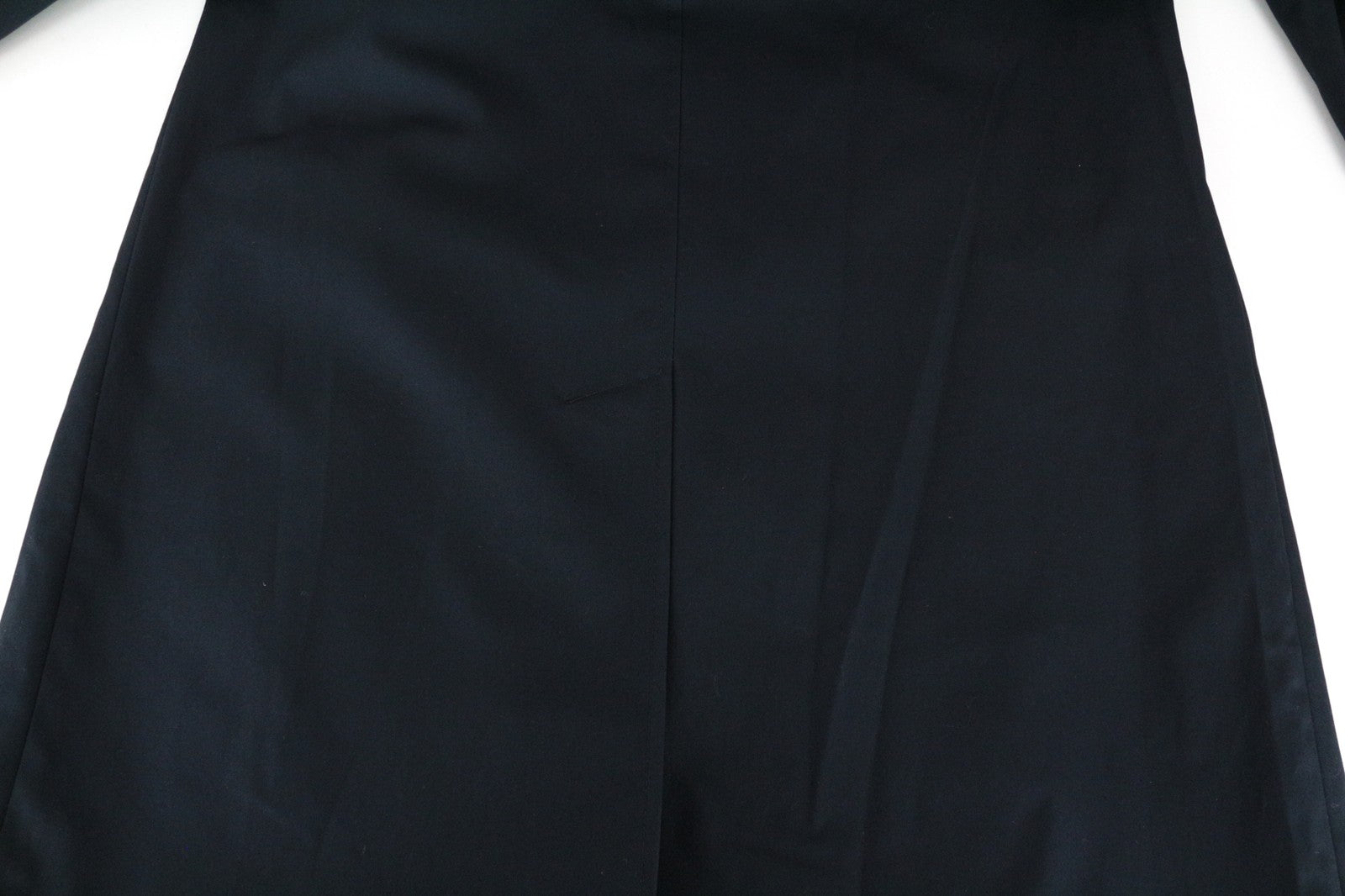 SANDRO S vyriškas paltas, tamsiai mėlynas, „Mac Town Trench Classic Slim Fit“, su įpjova, rekomenduojama kaina – 385 € 