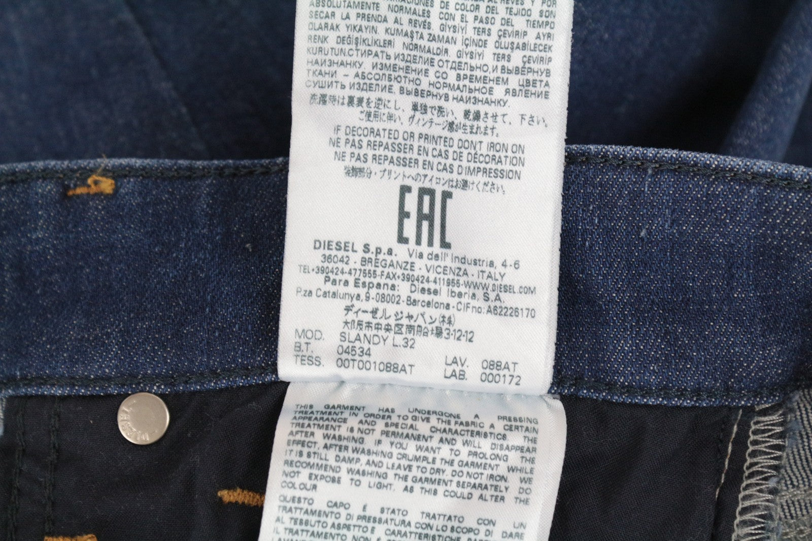 DIESEL Slandy 088AT W28/L32 moteriški itin ploni, tamprūs, mėlyni džinsai su aplikacija. 