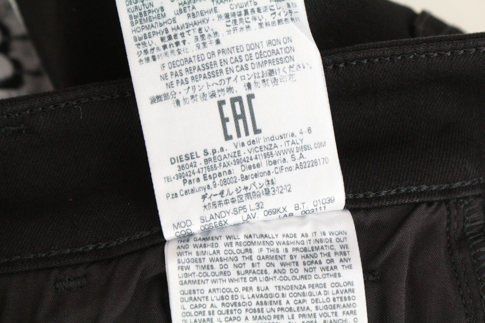 DIESEL Slandy-SP5 069KX W28/L32 moteriški juodi tamprūs itin aptempti džinsai piešiniai 