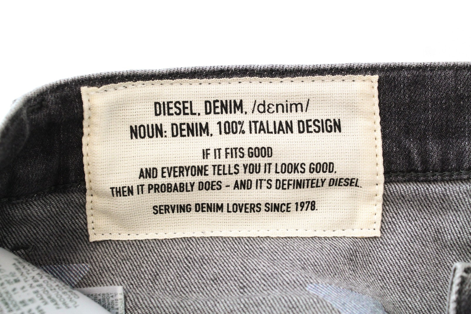 DIESEL D-Eetar 0890F W29/L30 vyriški džinsai, išblukintos pilkos spalvos, tamprūs, siaurėjantys, dėvėjimosi liemens. 