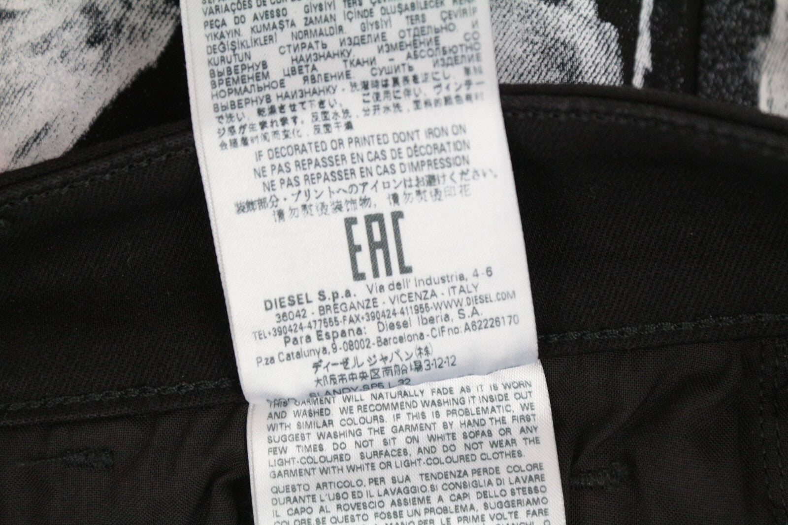 DIESEL Slandy-SP5 069KX W30/L32 moteriški džinsai su užtrauktuku, itin aptempti, tamprūs, juodi 