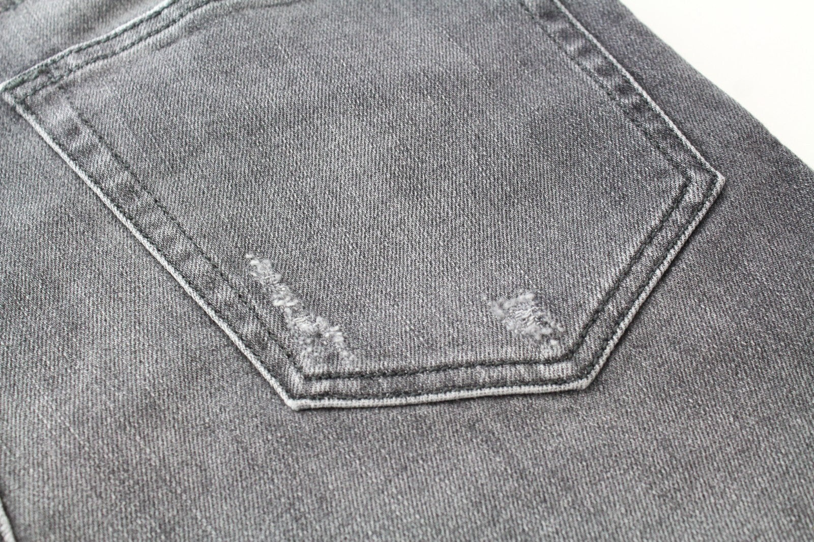 DIESEL D-Eetar 0890F W29/L30 vyriški džinsai siaurėjančio kirpimo, su nudėvėta blukinta pilka, tampri medžiaga 