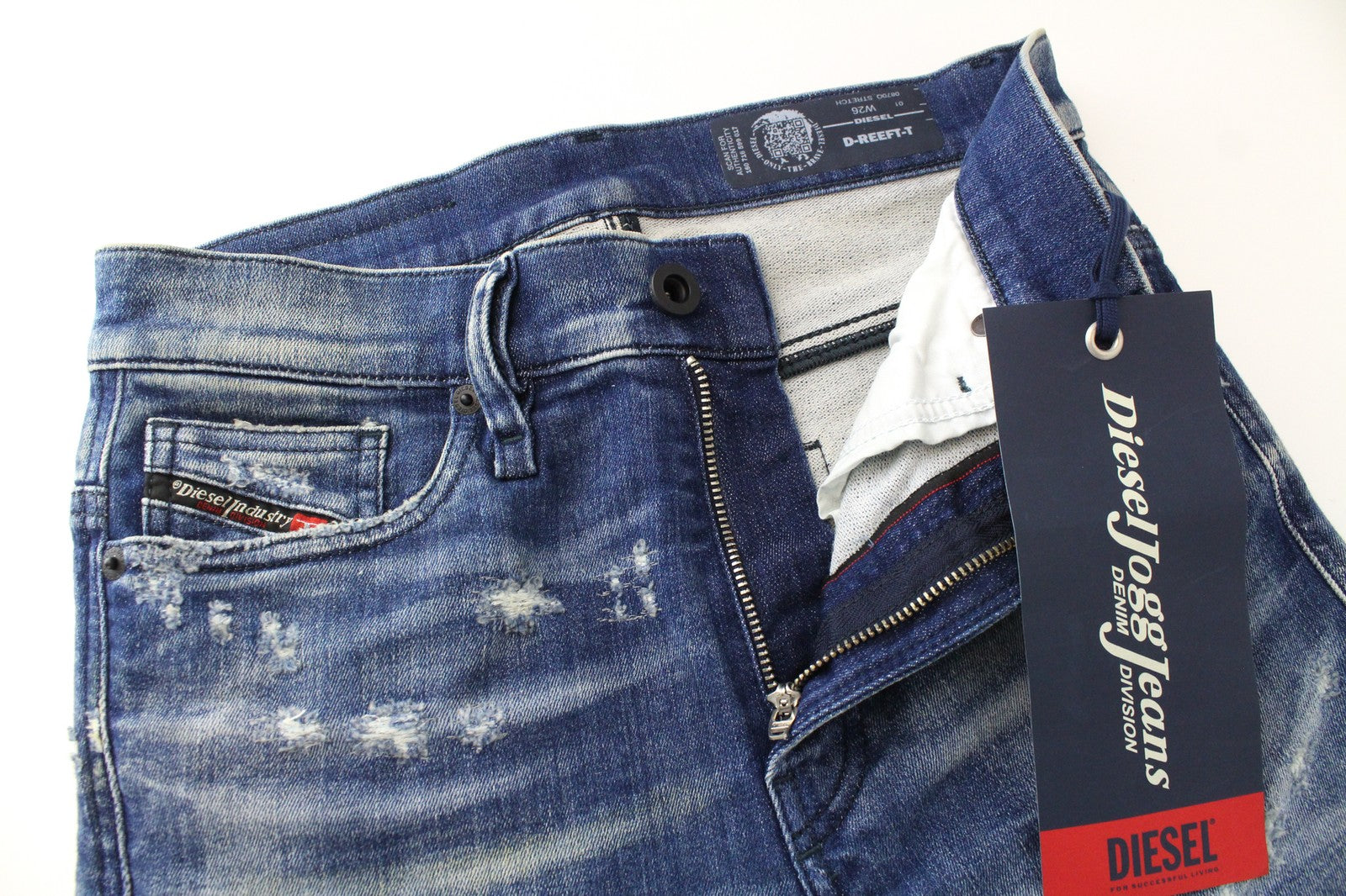 DIESEL D-Reeft-T 0870O W26 vyriški džinsai, aptempti, berniukiški, sportiniai, su dėmėmis. 