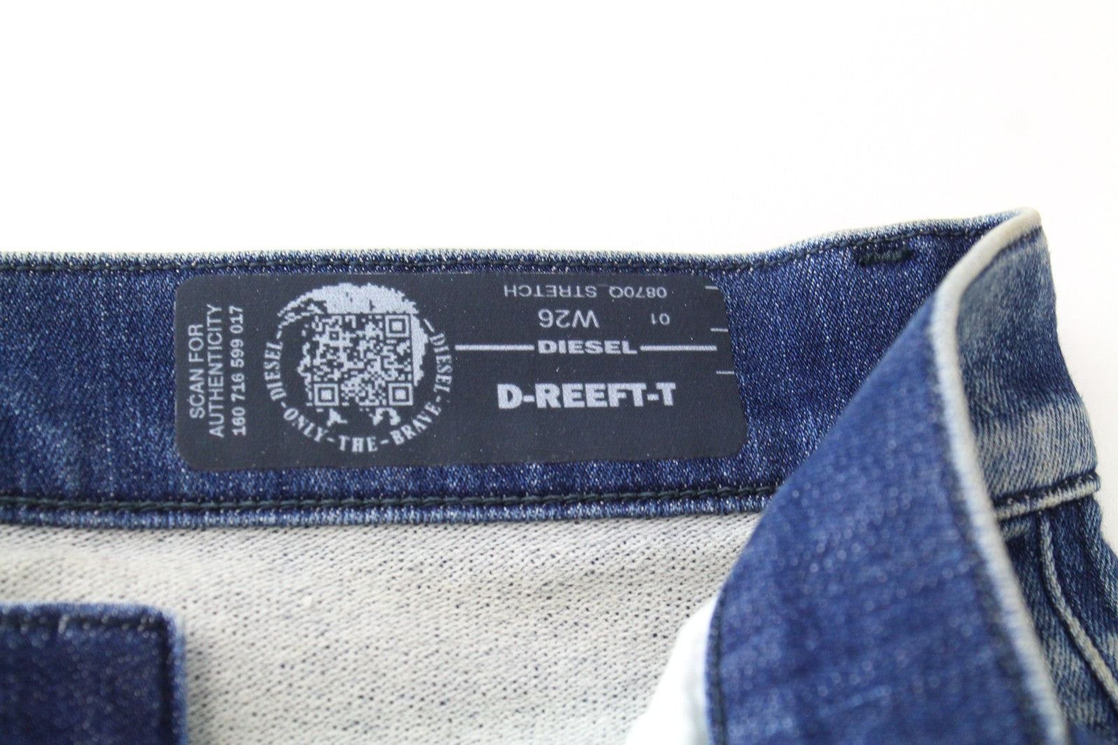 DIESEL D-Reeft-T 0870O W26 vyriški džinsai, aptempti, berniukiški, sportiniai, su dėmėmis. 