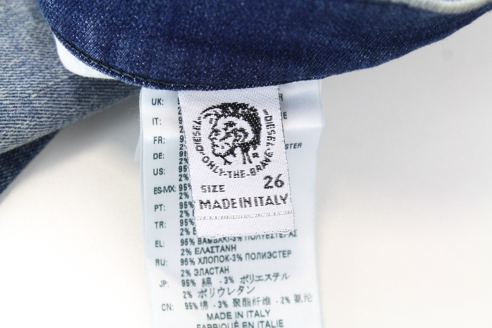 DIESEL D-Reeft-T 0870O W26 vyriški džinsai berniukams su aptemptais, dėmėtais sportiniais džinsais, aptempti. 