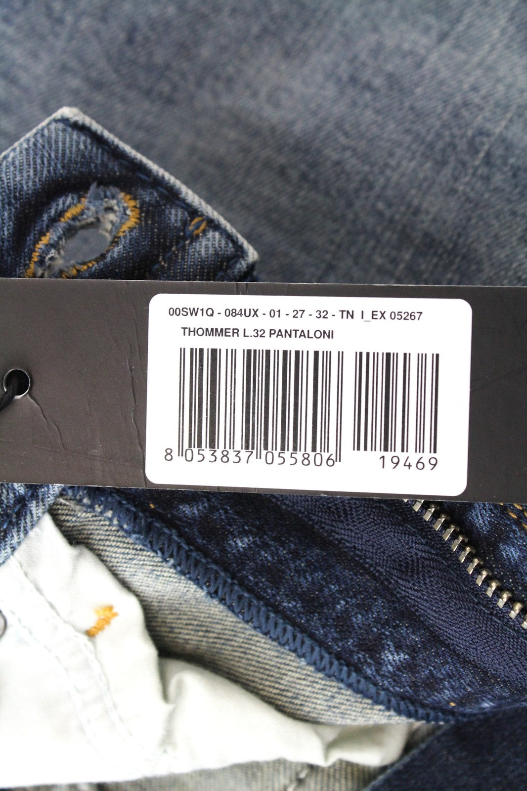 DIESEL Thommer 084UX W27/L32 vyriški džinsai berniukams, aptempti, dažyti užtrauktuku ir nuskusti akmeniu. 