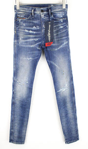 DIESEL D-Reeft-T 0870O W26 vyriški džinsai, sportiniai, aptempti, berniukiški, su sendinto audinio dėmėmis. 
