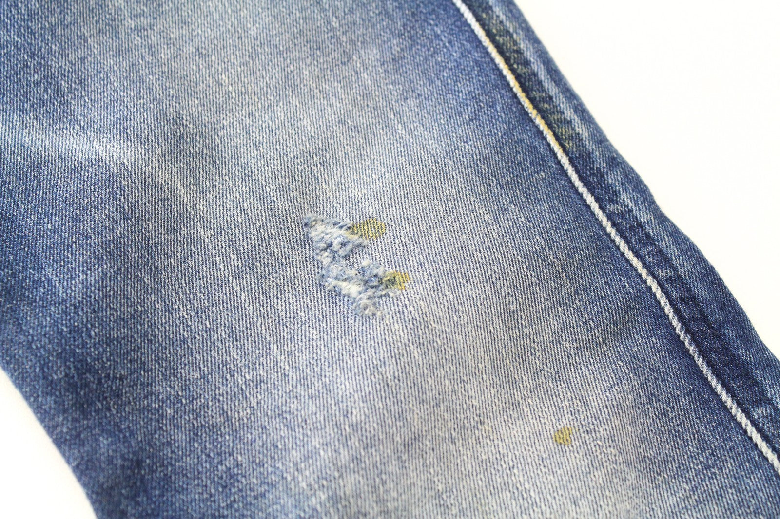 DIESEL D-Reeft-T 0870O W26 vyriški džinsai, sportiniai, aptempti, berniukiški, su sendinto audinio dėmėmis. 