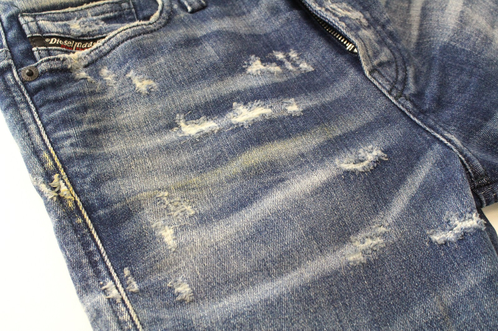 DIESEL D-Reeft-T 0870O W26 vyriški džinsai, sportiniai, aptempti, berniukiški, su sendinto audinio dėmėmis. 