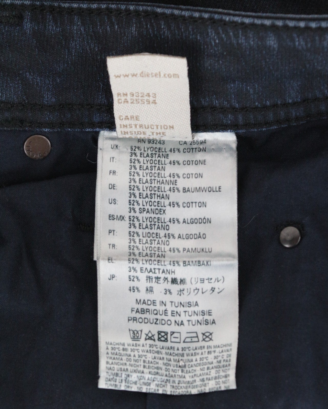 DIESEL Krooley-CB-NE 0680B W36 vyriški džinsai su lopais, siaurėjančiais vaškuotomis juostelėmis. 